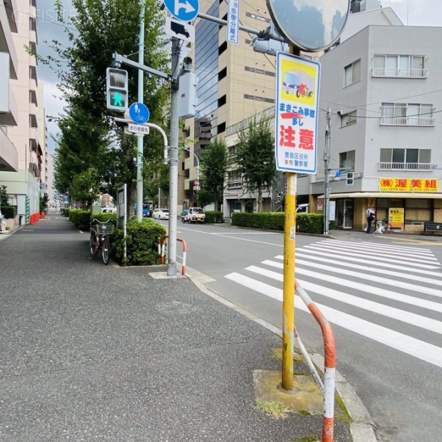 マルヤス機械ビル ビル前面道路