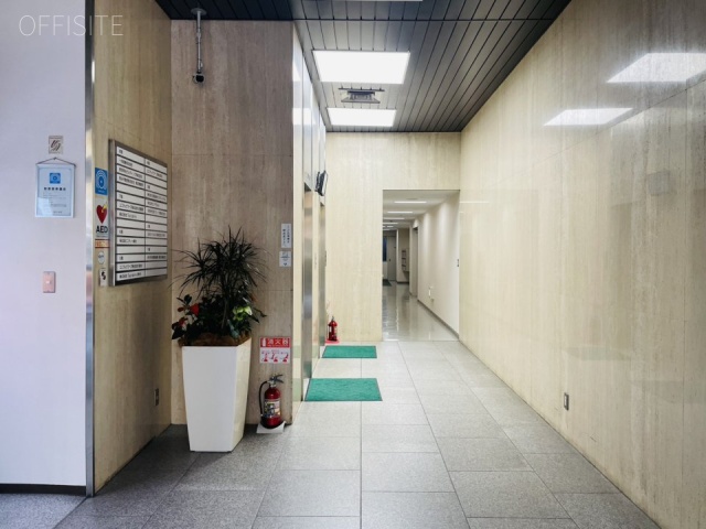 岡谷ビル エントランス