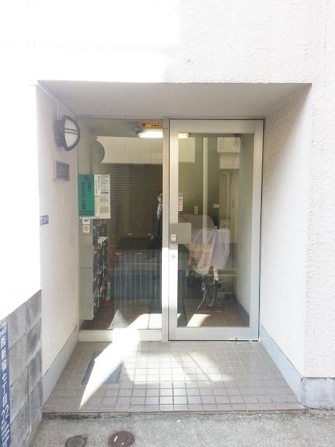 上野ビル エントランス