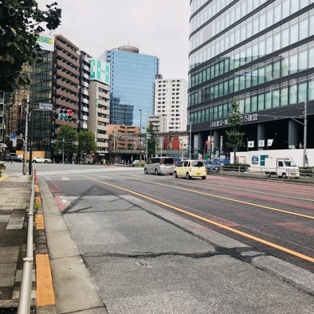 尾家(オカ)ビル ビル前面道路