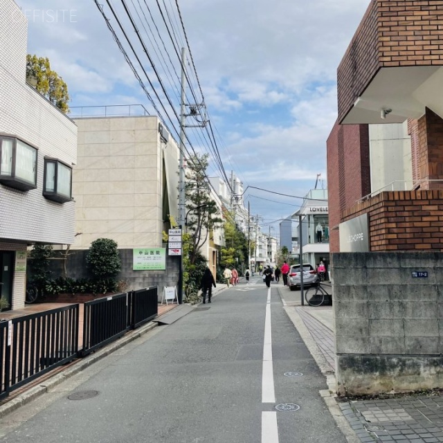 エムズ南青山ビル　前面道路