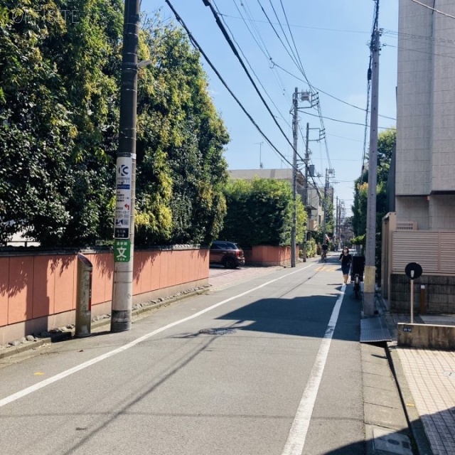 代々木オーシャンビル　ビル前面道路