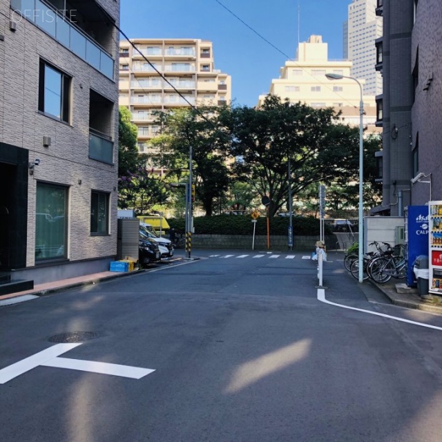 ベルミエ ビル前面道路