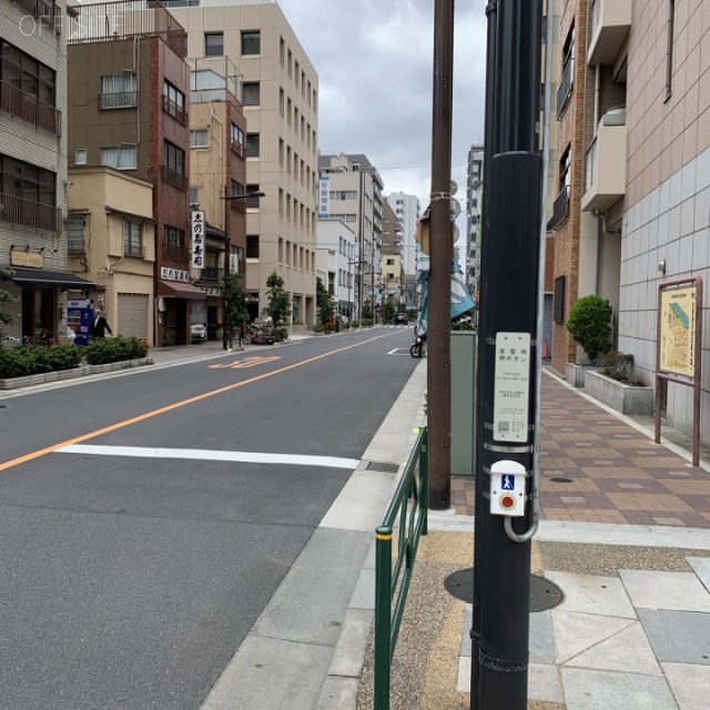 ユニカ雷門ビル ビル前面道路