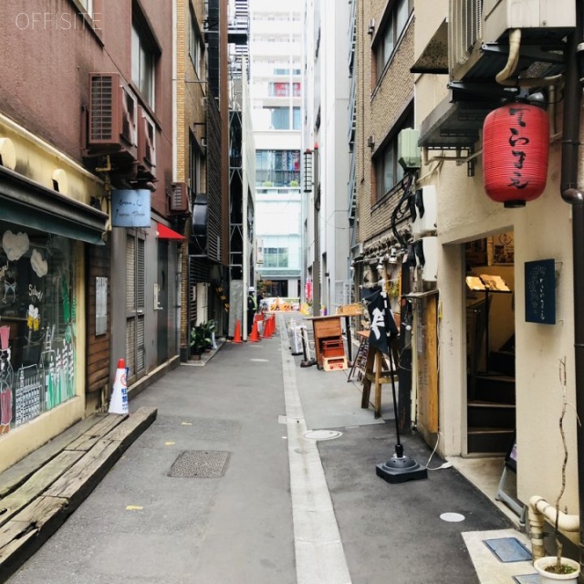 ソーケンビル八重洲 ビル前面道路