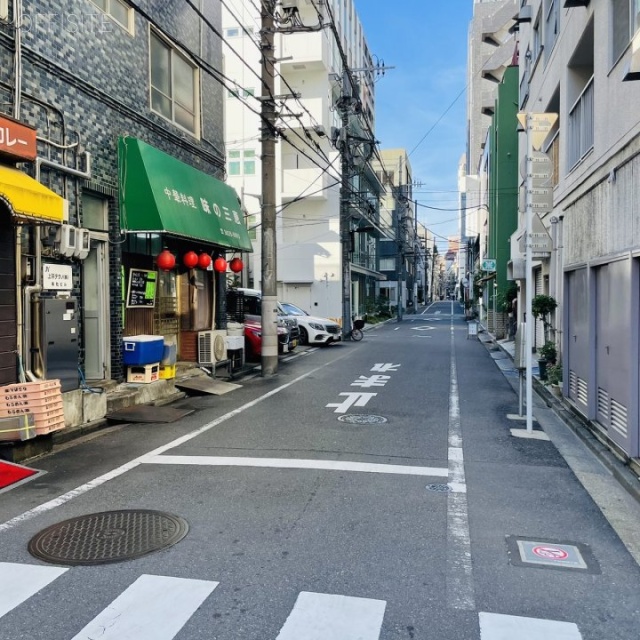 外神田フジハイツビル 側道
