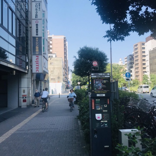 三起ビル東田 ビル前面道路