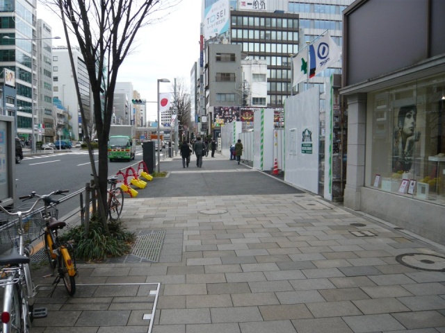 新青山東急ビル ビル前面道路