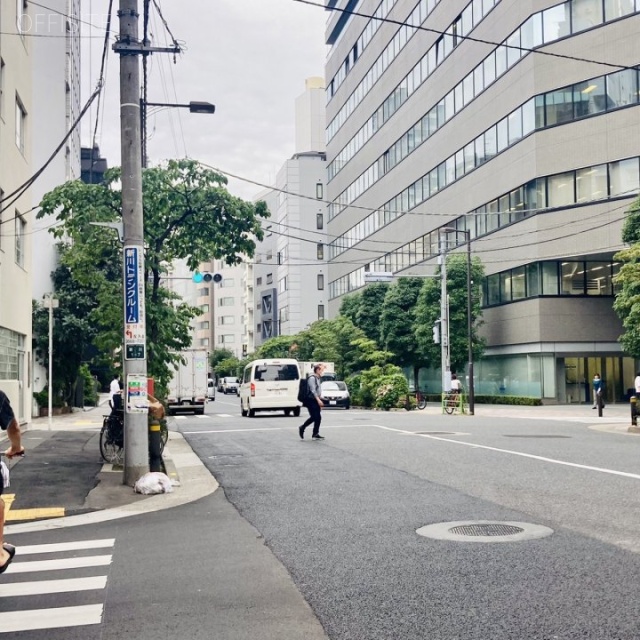 坪井ビル ビル前面道路