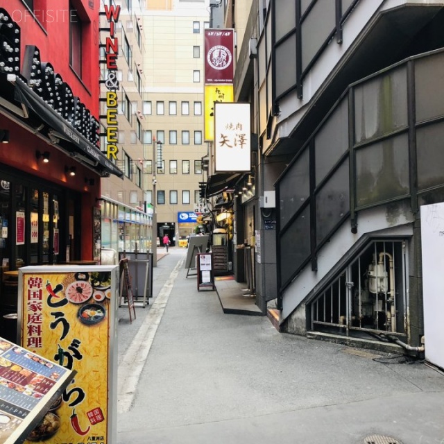 ソーケンビル八重洲 ビル前面道路