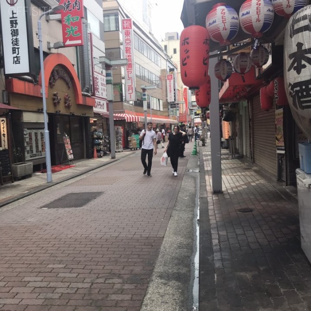 上野ビル ビル前面道路