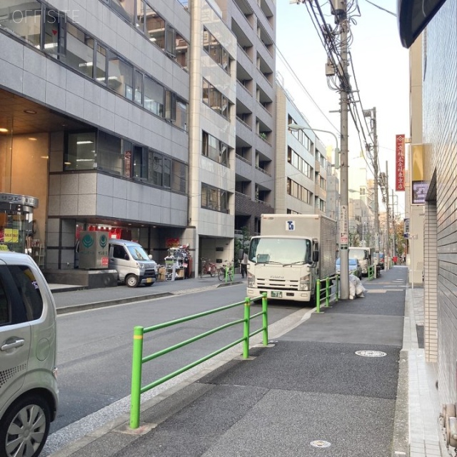 アソルティ人形町 ビル前面道路