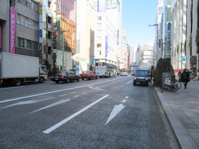 明治屋銀座ビル ビル前面道路