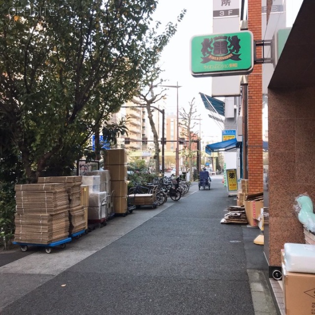 石田ビル東神田 ビル前面道路