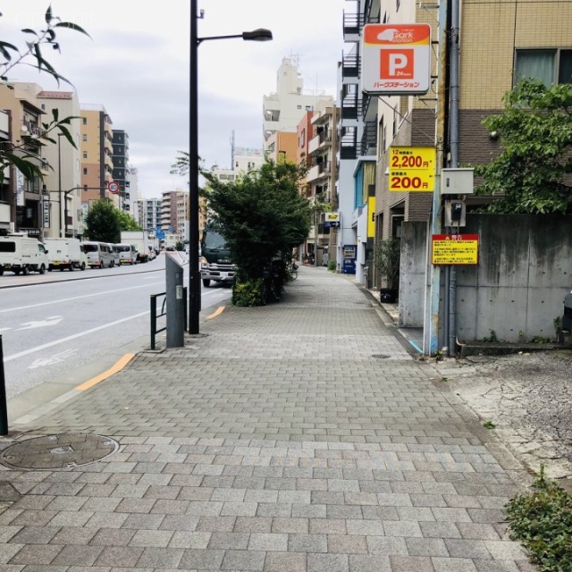 センターフィールドビル 前面道路