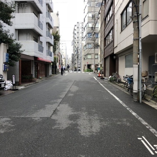 小谷泰昌堂ビル ビル前面道路