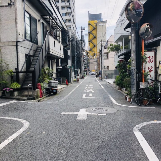 ライフロックスキューブビル ビル前面道路