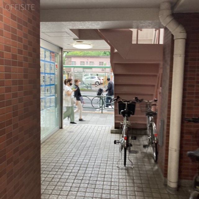 三榮ビル エントランス