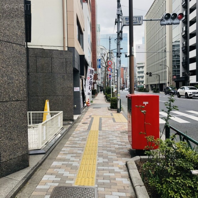 神田アーバンビル ビル前面道路