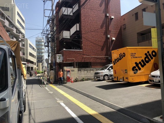 みかどビル ビル前面道路