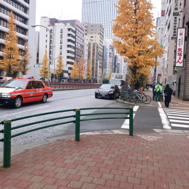 銀座スワロービル ビル前面道路