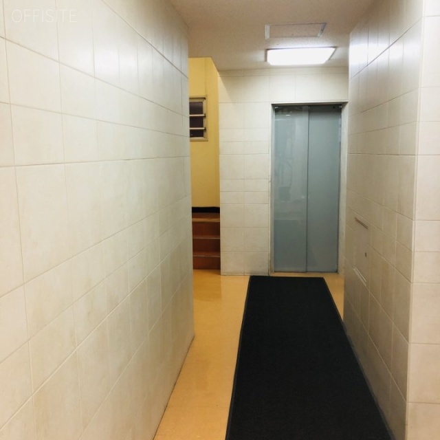 倶会(ともえ)ビル エントランス