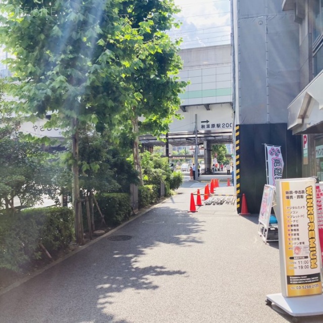 VORT秋葉原 ビル前面道路