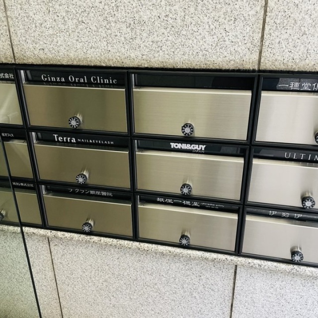 伊勢伊ビル 郵便受け