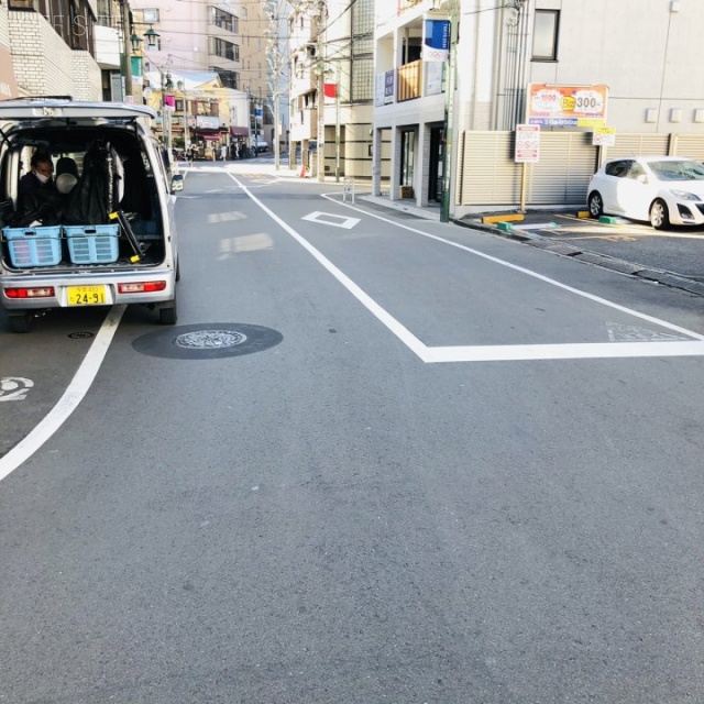 第12FMGビル ビル前面道路