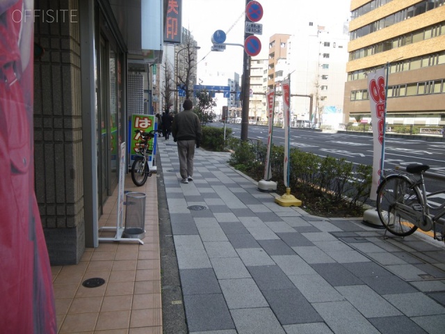 コスモタワービル ビル前面道路