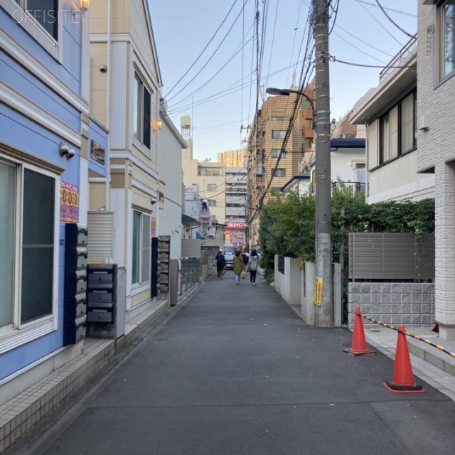 グリーンハウス ビル前面道路