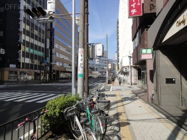 ヴェルディ横浜 ビル前面道路