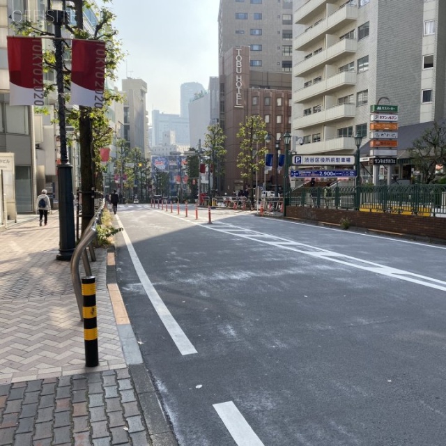 ANDOSビル ビル前面道路