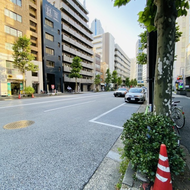 北海芝ビル　ビル前面道路