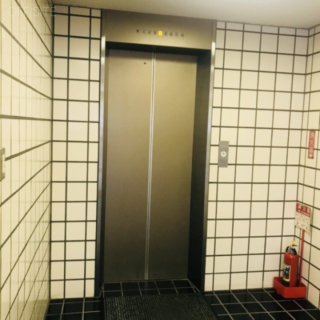 カワベビル　エレベーター