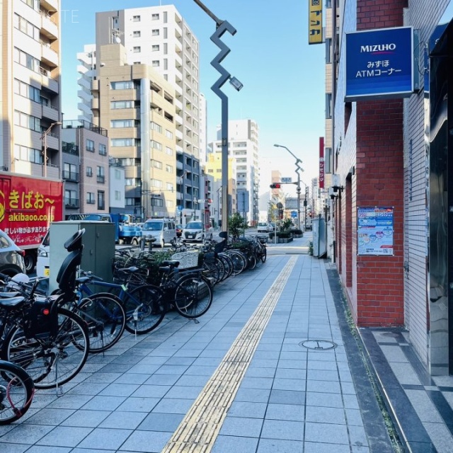 釜屋(KAMAYA)ビル 前面歩道