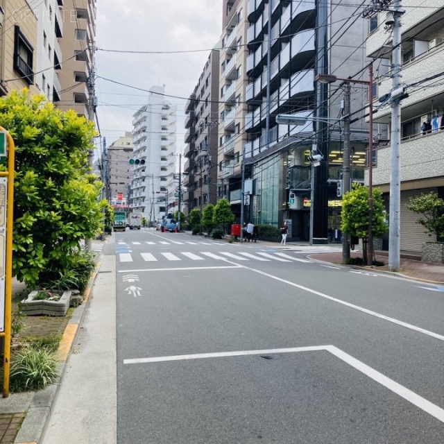 三井ビル ビル前面道路