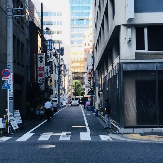 弁護士ビル ビル前面道路