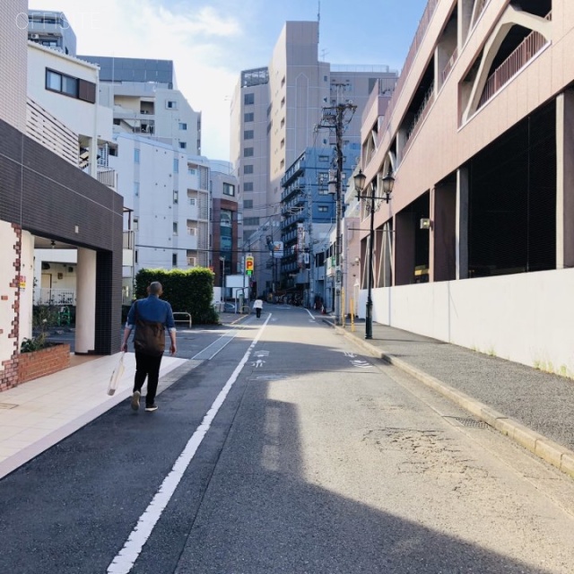 フィシオ京王八王子 ビル前面道路