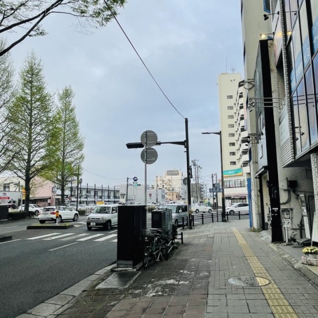 錦ビル　前面歩道