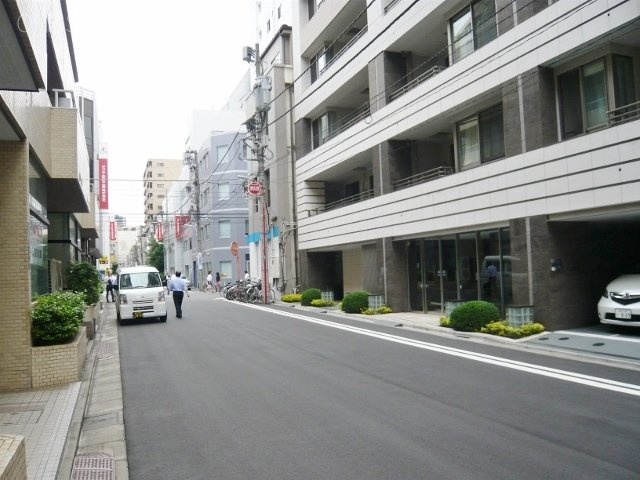 wakabaビル ビル前面道路