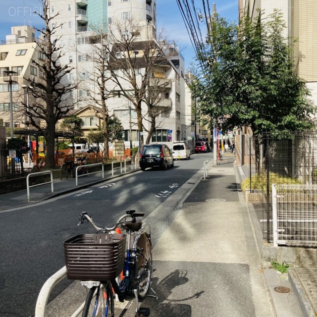 ABAアサミ ビル前面道路