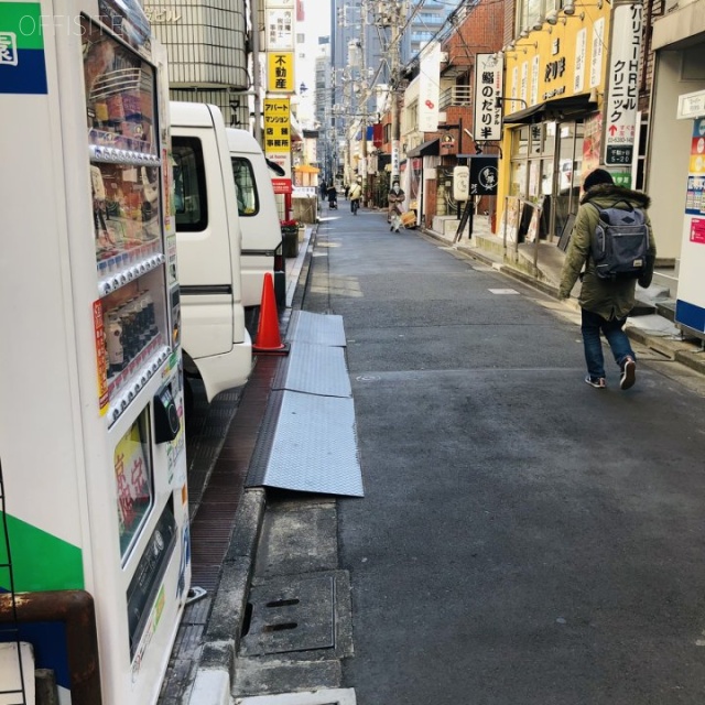 インテリジェンスビル ビル前面道路