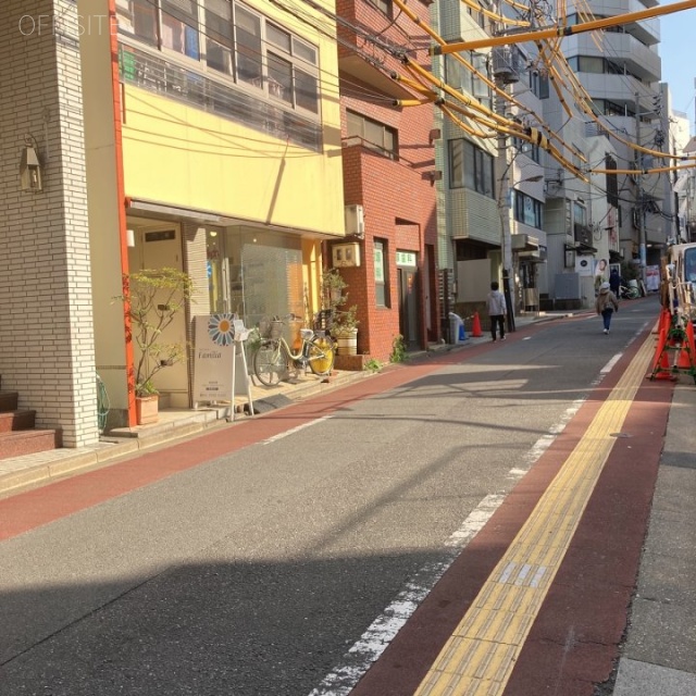 高橋ビル ビル前面道路