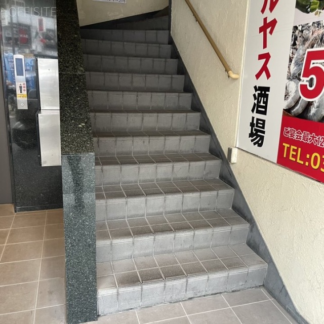 神田鍛冶町駅前ビル 階段