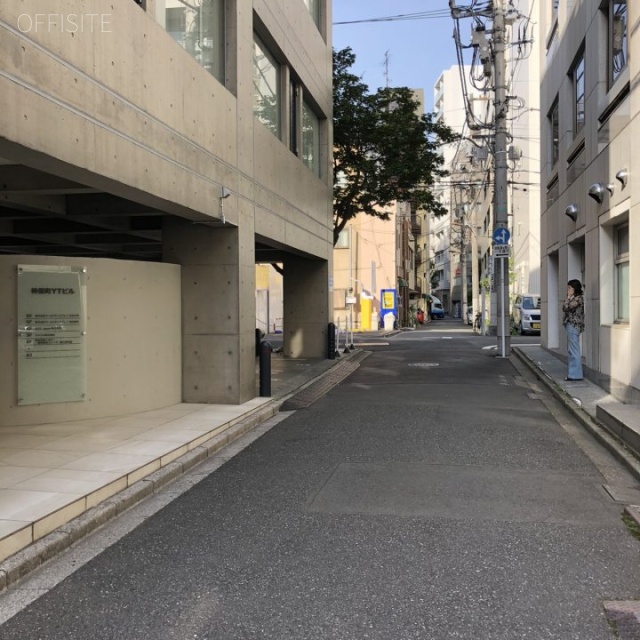 神保町YTビル ビル前面道路