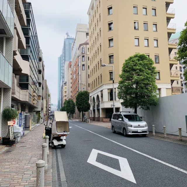 タイガースマンション東新橋 ビル前面道路