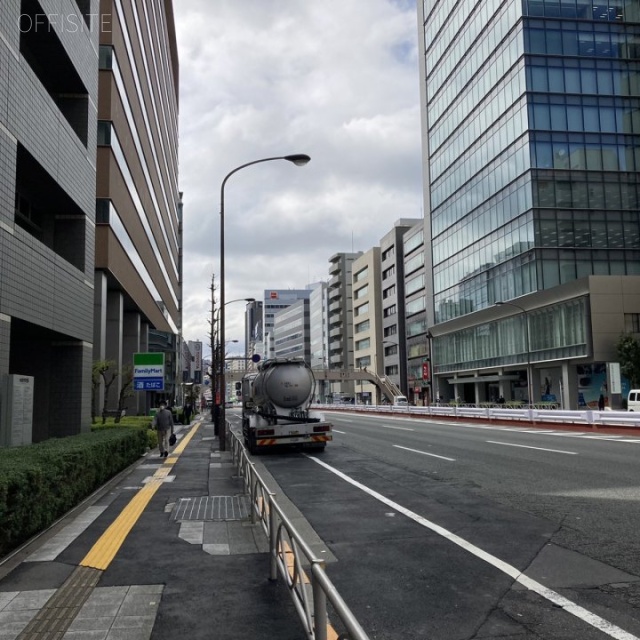 三田日東ダイビル ビル前面道路