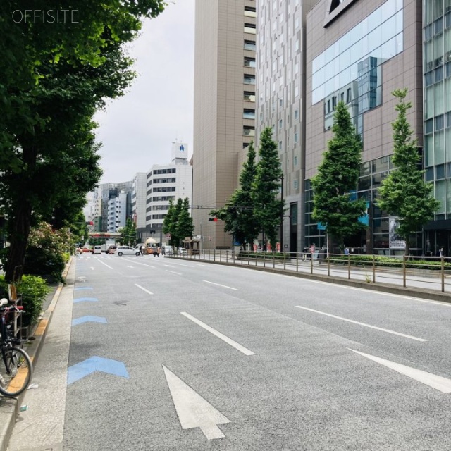 京橋SKビル ビル前面道路