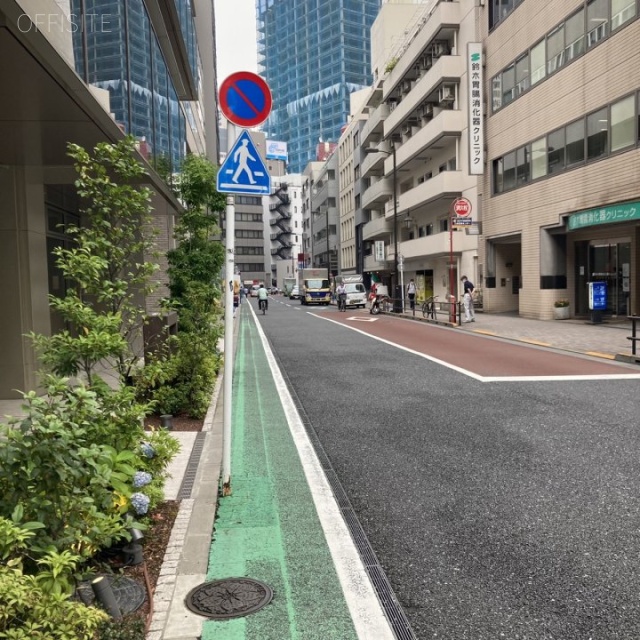 ビジネスエアポート田町(田町スクエア2階) ビル前面道路